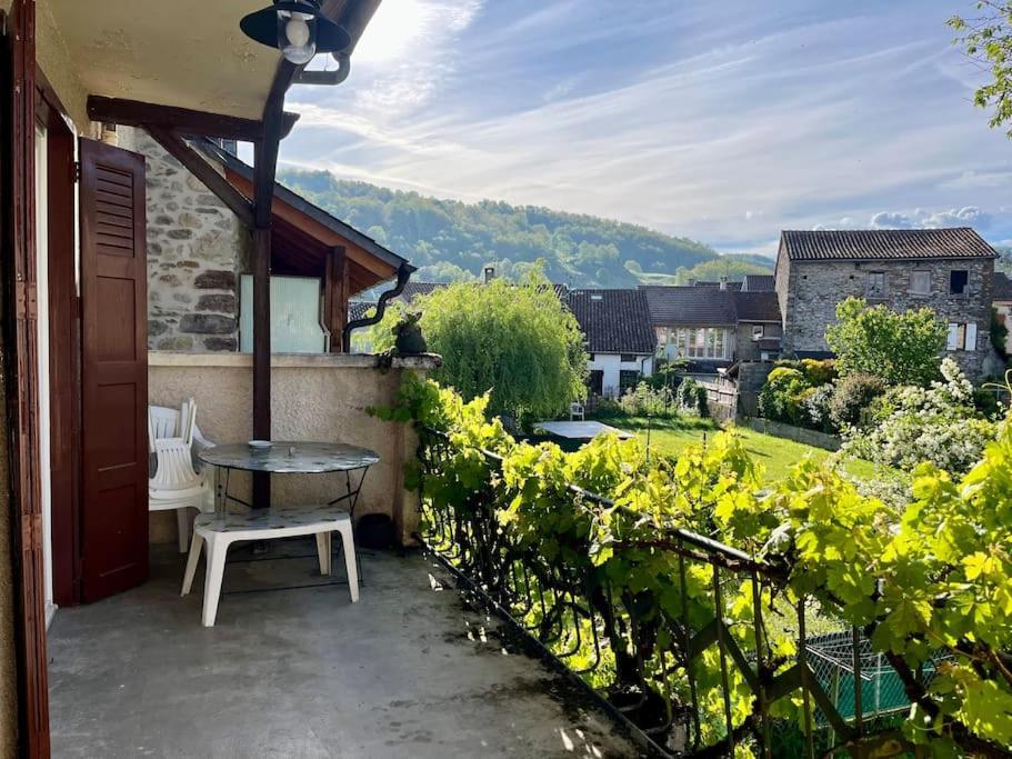 La Petite Ourse Maison De Village A Oust Exterior photo