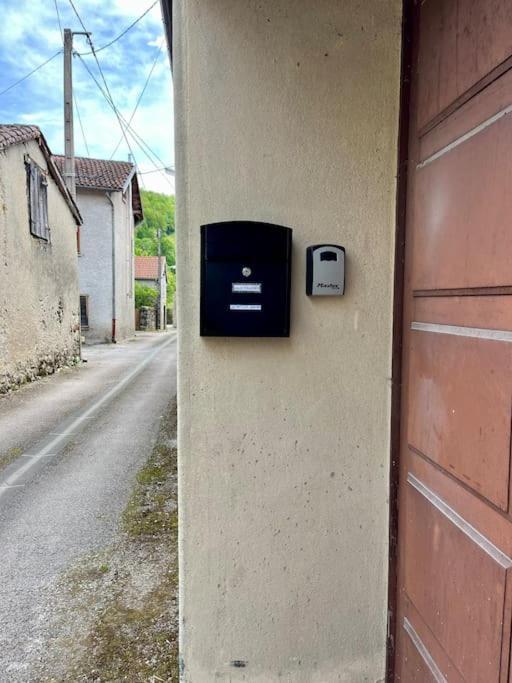 La Petite Ourse Maison De Village A Oust Exterior photo