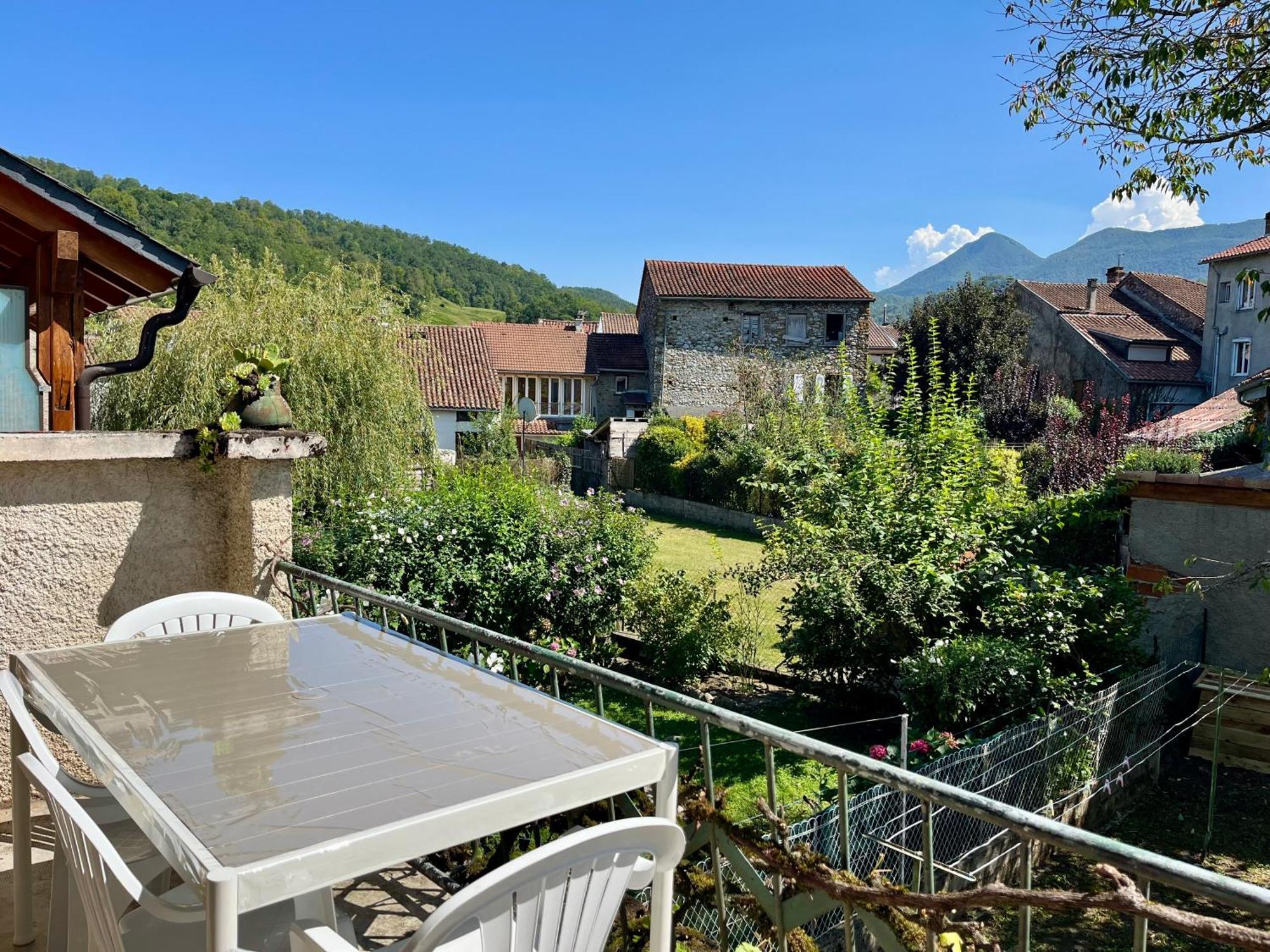 La Petite Ourse Maison De Village A Oust Exterior photo